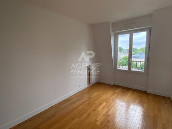 "Versailles Ermitage" Bel appartement de 4 pièces 92.90 m² avec cave et parking ! Loyer 2 409.06 €/mois charges comprises **  - Référence  19481
