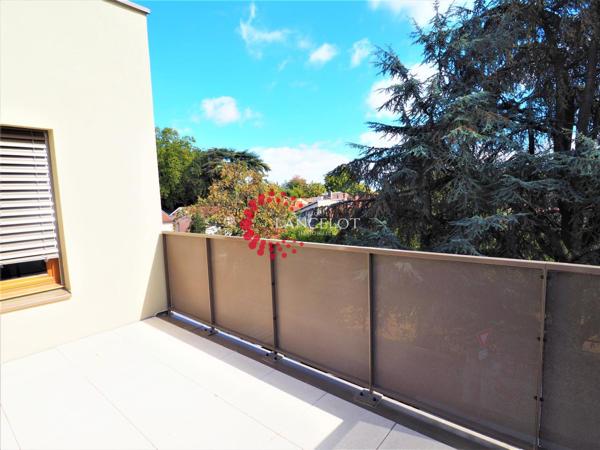 T3 avec terrasse et garage en centre bourg