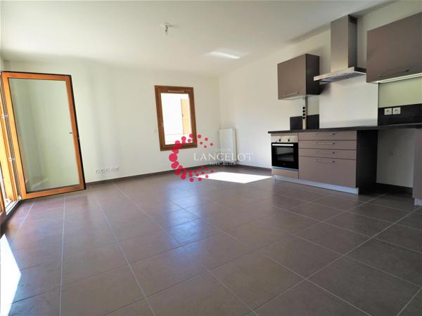 T3 avec terrasse et garage en centre bourg