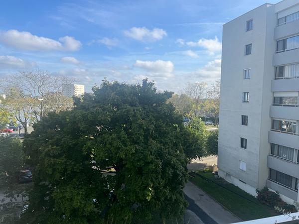 A VENDRE Appartement 3 pièces à Angers - La Madeleine, 78 m², bon état