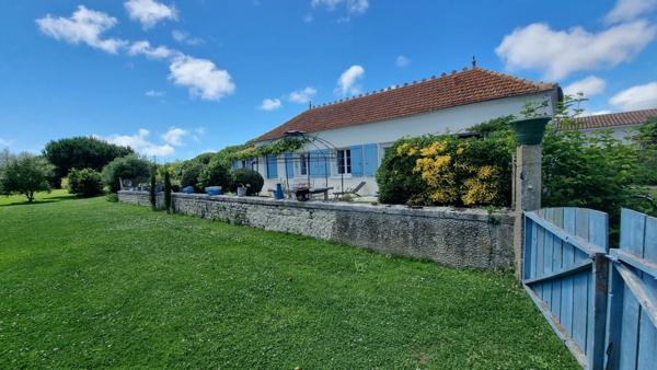 Charente Maritime (17), A Vendre ST-PIERRE D'OLERON propriété de charme 13 pièces de 275 m² - Terrain 9 821m²