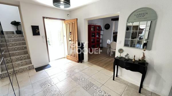 Villa 6 pièces avec piscine, proche Montpellier.