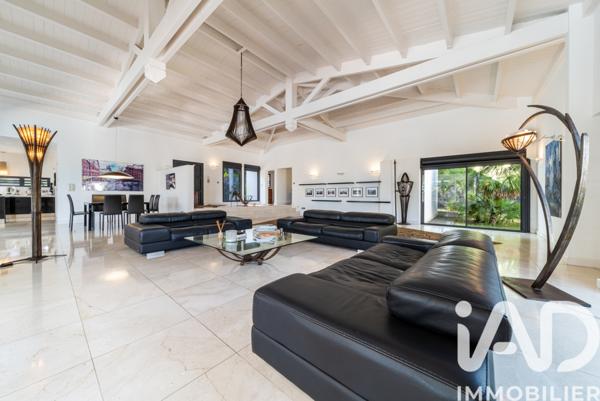 Maison à vendre 8 pièces 385 m² Saint-Pierre