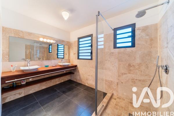 Maison à vendre 8 pièces 385 m² Saint-Pierre