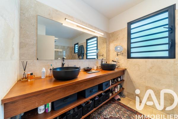 Maison à vendre 8 pièces 385 m² Saint-Pierre