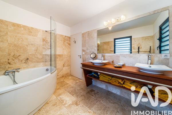 Maison à vendre 8 pièces 385 m² Saint-Pierre