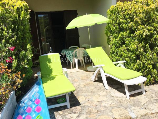 Rare : Rez de jardin - Pied dans l’eau - Aperçu mer.