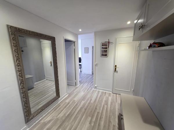 Appartement 5 pièces, 3 CH, 82 m² avec Balcon