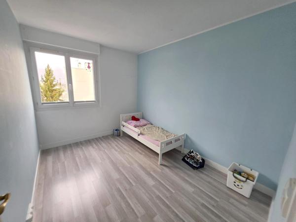 Appartement 5 pièces, 3 CH, 82 m² avec Balcon