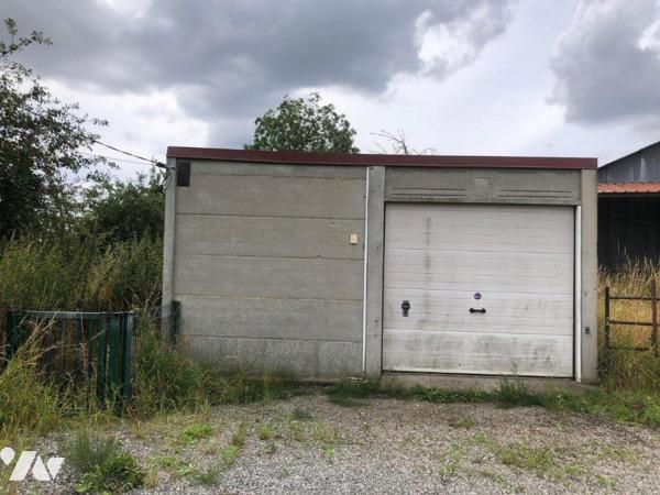 EN EXCLUSIVITE - A VENDRE A NIEPPE dans le NORD (59) - UN GRAND GARAGE  env.32m² (rue des Marro...