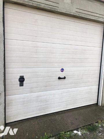 EN EXCLUSIVITE - A VENDRE A NIEPPE dans le NORD (59) - UN GRAND GARAGE  env.32m² (rue des Marro...