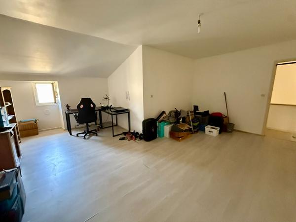 Maison de 198 m² avec deux logements distincts, terrasse, jardin et fort potentiel d'acquisition familiale ou patrimoniale
