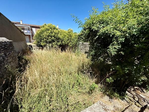 Maison de 198 m² avec deux logements distincts, terrasse, jardin et fort potentiel d'acquisition familiale ou patrimoniale