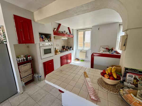 Maison de 198 m² avec deux logements distincts, terrasse, jardin et fort potentiel d'acquisition familiale ou patrimoniale