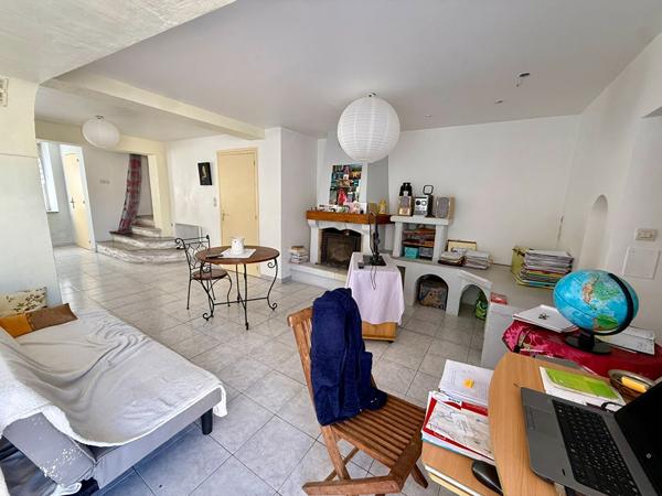 Maison de 198 m² avec deux logements distincts, terrasse, jardin et fort potentiel d'acquisition familiale ou patrimoniale