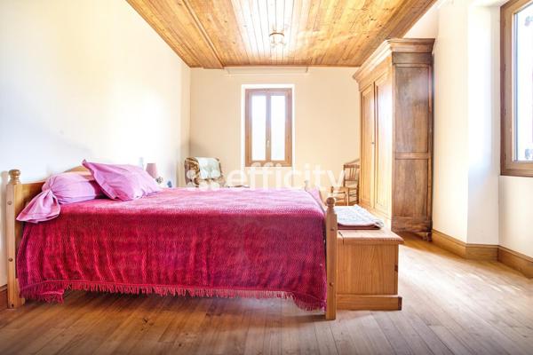 Maison
         6 pièces
        - 210 m² 199 500 € *