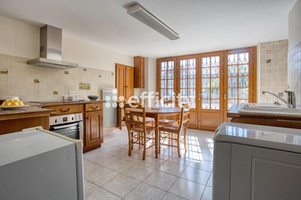 Maison
         6 pièces
        - 210 m² 199 500 € *