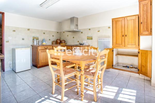 Maison
         6 pièces
        - 210 m² 199 500 € *