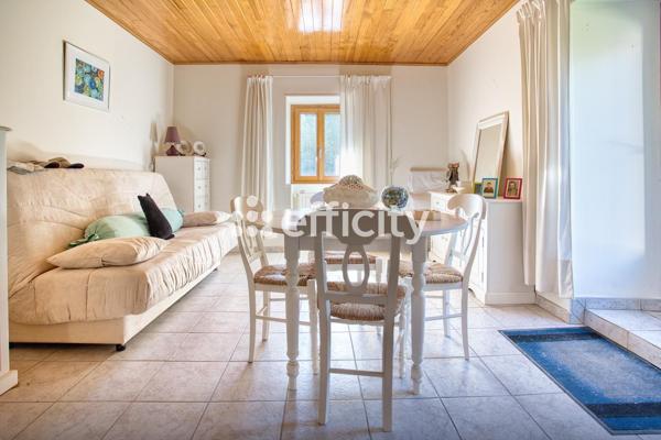 Maison
         6 pièces
        - 210 m² 199 500 € *