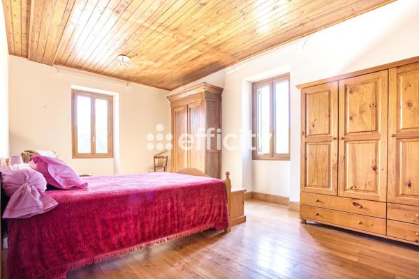 Maison
         6 pièces
        - 210 m² 199 500 € *