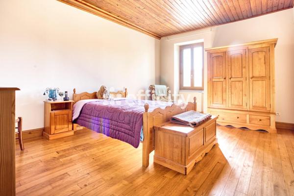 Maison
         6 pièces
        - 210 m² 199 500 € *