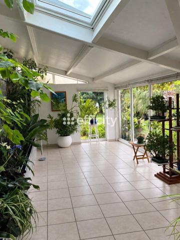 Maison
         7 pièces
        - 196 m² Bien prestige 1 600 000 € *