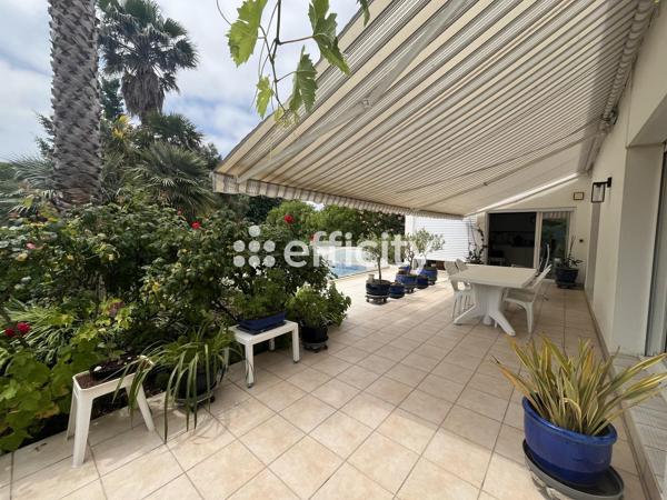 Maison
         7 pièces
        - 196 m² Bien prestige 1 600 000 € *