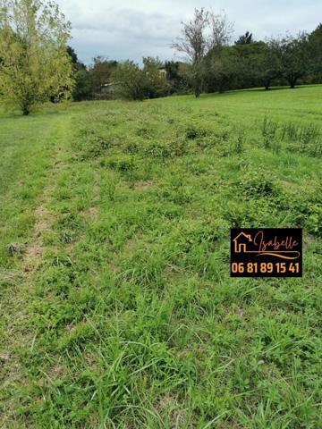 Terrain constructible et viabilisé situé dans un village au cœur du Gers