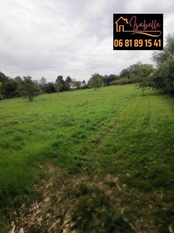 Terrain constructible et viabilisé situé dans un village au cœur du Gers
