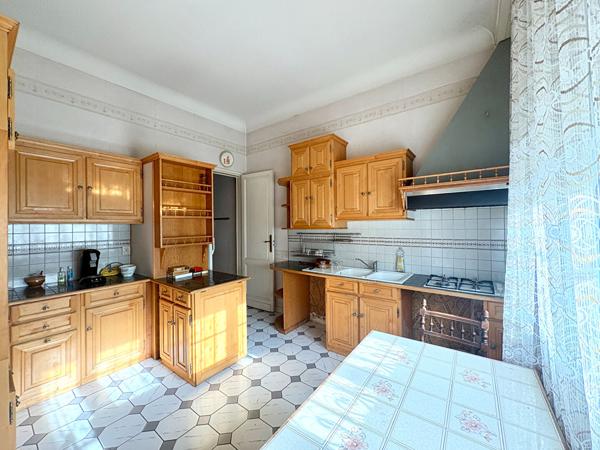 SAINT-BRUNO / BARRIÈRE JUDAÏQUE MAISON EN PIERRE 208m² , Bordeaux