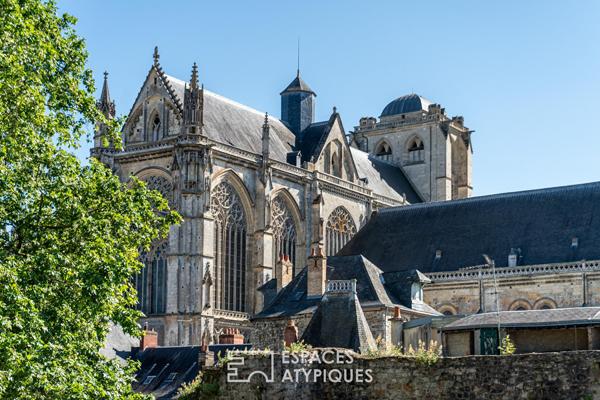 Maison de ville du XVIIIe siècle au pied de la cathédrale