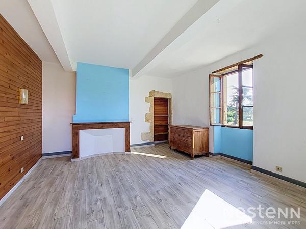 A Vendre Propriété de plus de 2 hectares avec trois maisons d'habitation en pierre et dépendances