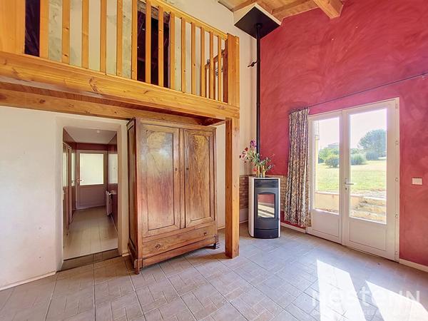 A Vendre Propriété de plus de 2 hectares avec trois maisons d'habitation en pierre et dépendances