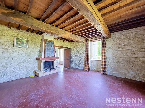 A Vendre Propriété de plus de 2 hectares avec trois maisons d'habitation en pierre et dépendances