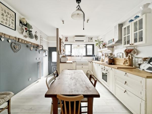 Maison
         4 pièces
        - 115 m² Exclusivité 275 000 € *