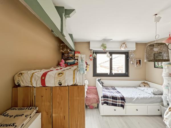 Maison
         4 pièces
        - 115 m² Exclusivité 275 000 € *