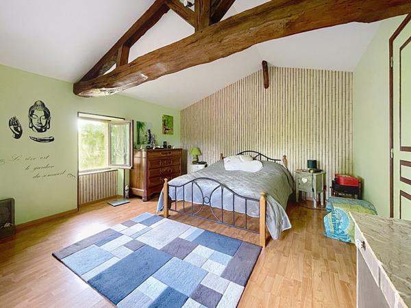 Maison en pierre avec gîte 240 m2 hab. et 20000 m2 terrain