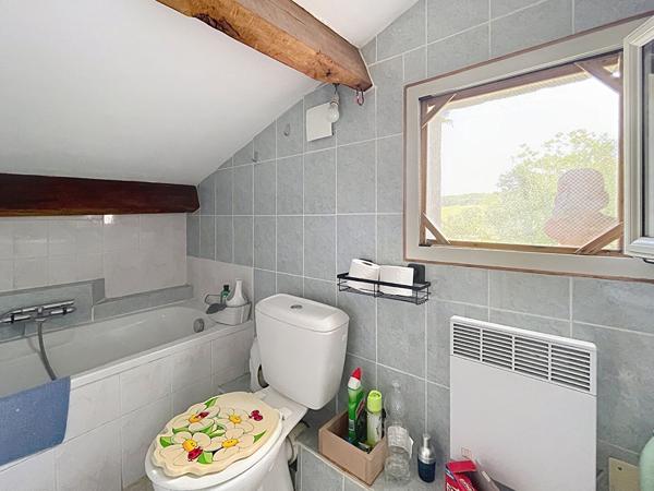 Maison en pierre avec gîte 240 m2 hab. et 20000 m2 terrain