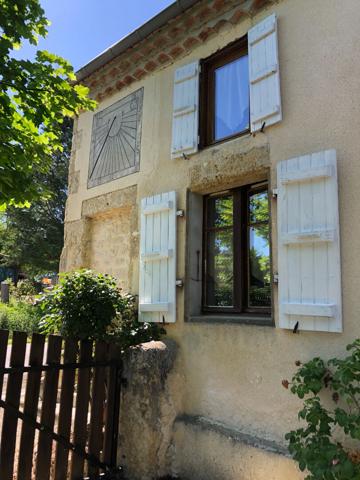 Maison en pierre avec gîte 240 m2 hab. et 20000 m2 terrain