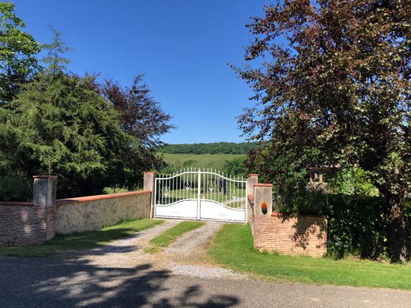Maison en pierre avec gîte 240 m2 hab. et 20000 m2 terrain