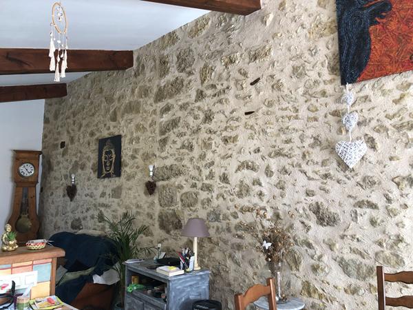 Maison en pierre avec gîte 240 m2 hab. et 20000 m2 terrain