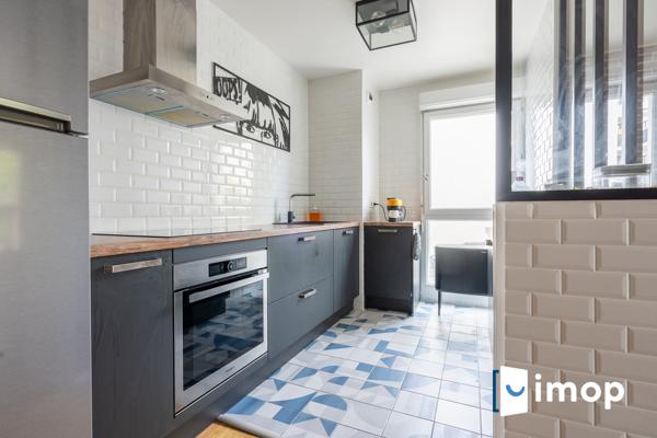 Lumineux 3 pièces avec extérieur et parkings