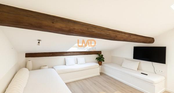 T2 atypique 50m2 au sol, centre-ville, bel immeuble