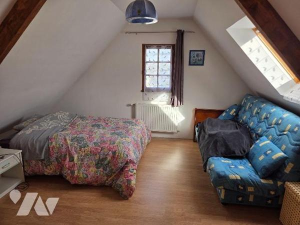 A vendre à AMBRIERES LES VALLEES(53), un pavillon sur sous-sol comprenant une véranda, entrée-c...