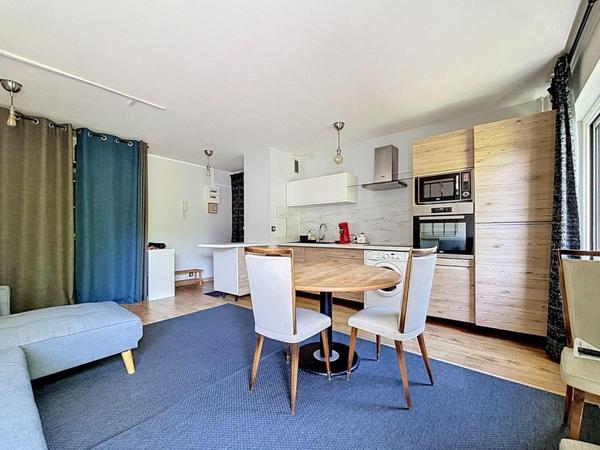 Studio aménagé en 2 pièces, résidence avec piscine et tennis