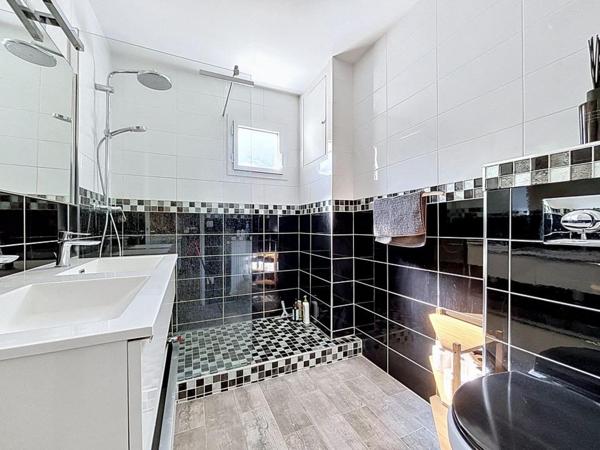 Studio aménagé en 2 pièces, résidence avec piscine et tennis