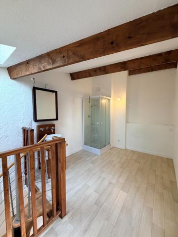 Maison de village, F2, 2 faces,en R+2, au centre ville de Millas , 26,59 m2