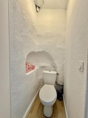 Maison de village, F2, 2 faces,en R+2, au centre ville de Millas , 26,59 m2