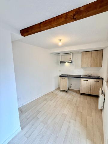 Maison de village, F2, 2 faces,en R+2, au centre ville de Millas , 26,59 m2