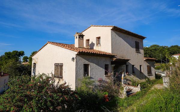 Maison à vendre    4 pièces • 151 m2 Saint-Laurent-du-Var